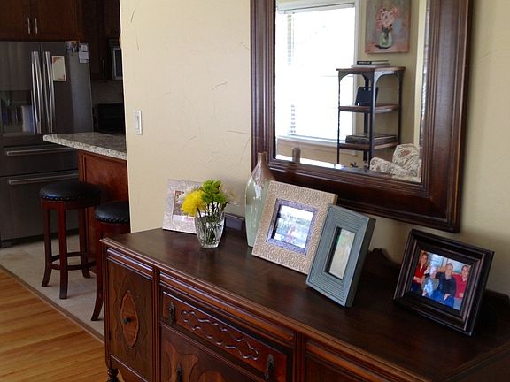 Entryway w/ room for buffet