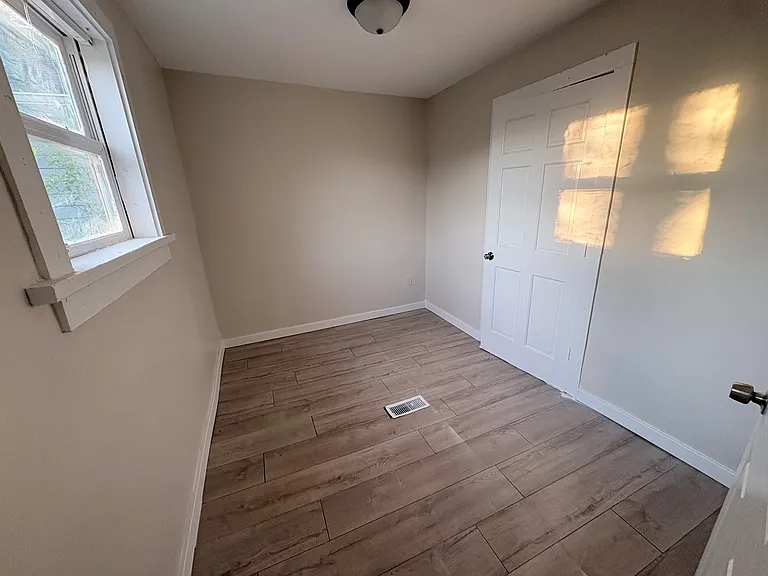 402 N Beville Ave — Photo 7