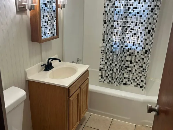 808 Saint Patrick St, Racine, WI 53402