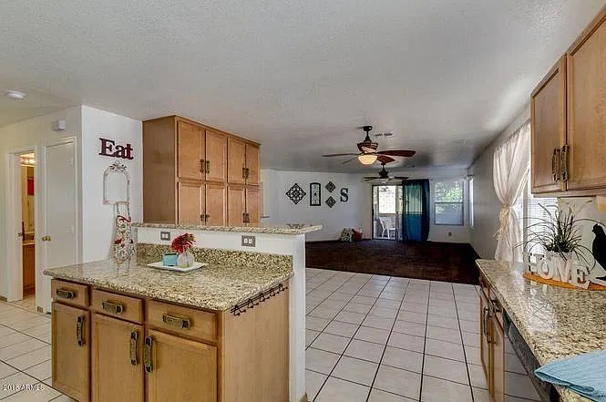 4 bed, 1945 sqft, $2,195 — Photo 3