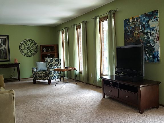 4th image of S45W25118 Black Oak Ln