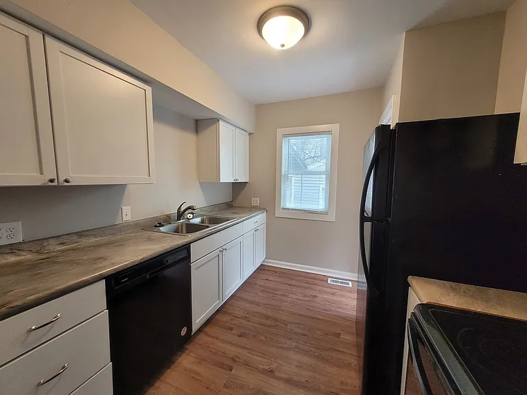 2237 S Union St — Photo 3