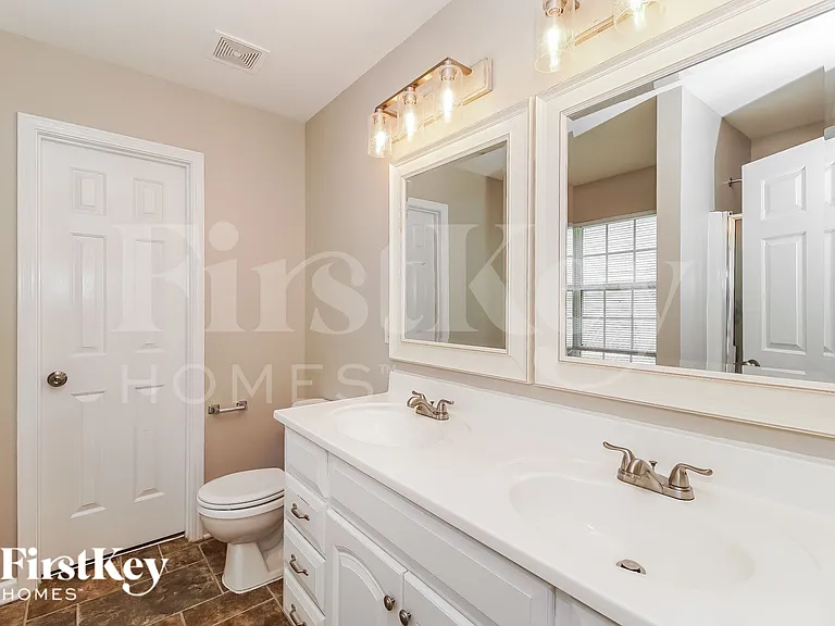 731 Georgie St — Photo 10