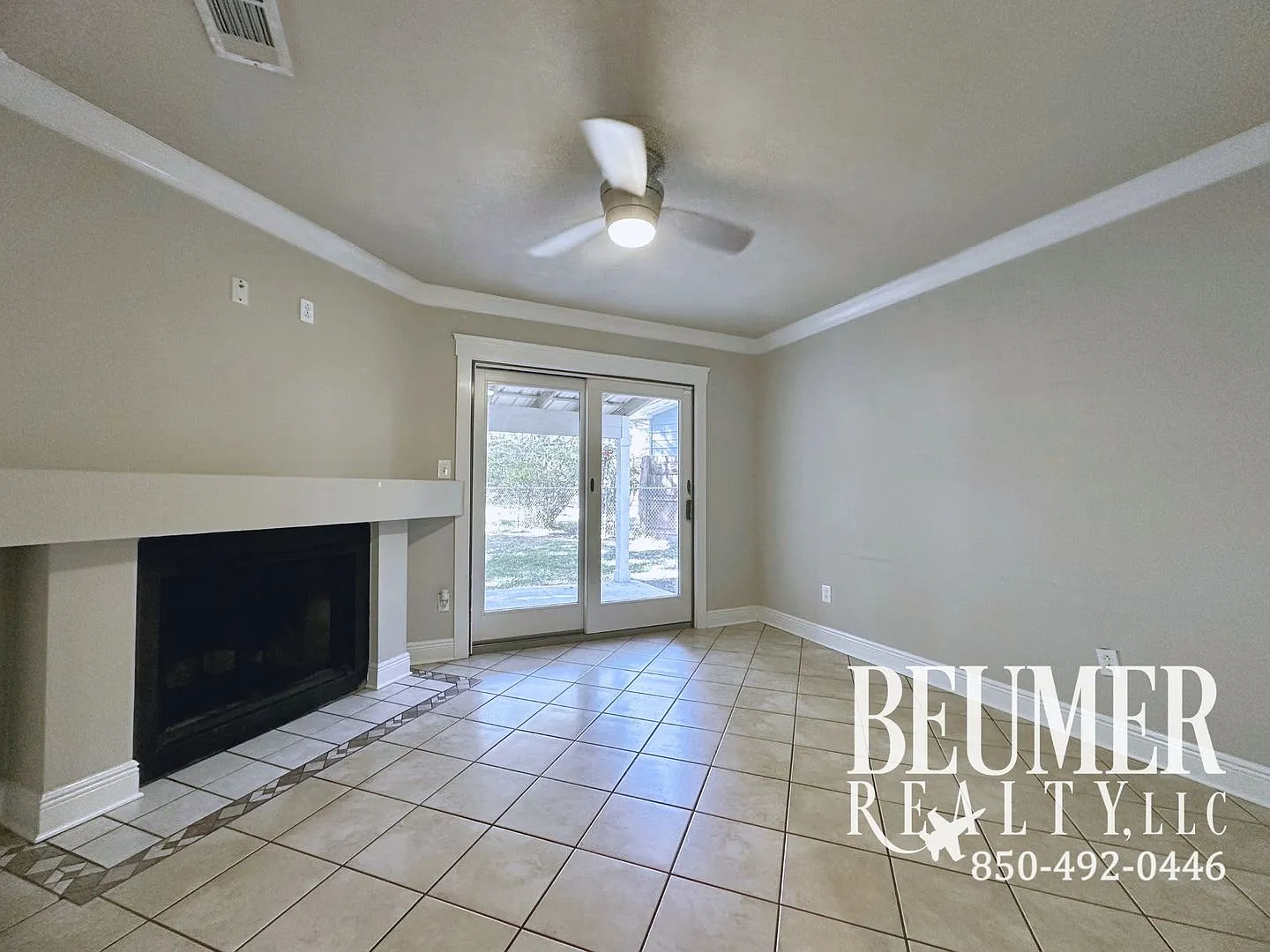 2br 1.5 ba End Unit Townhome for Rent — Photo 3