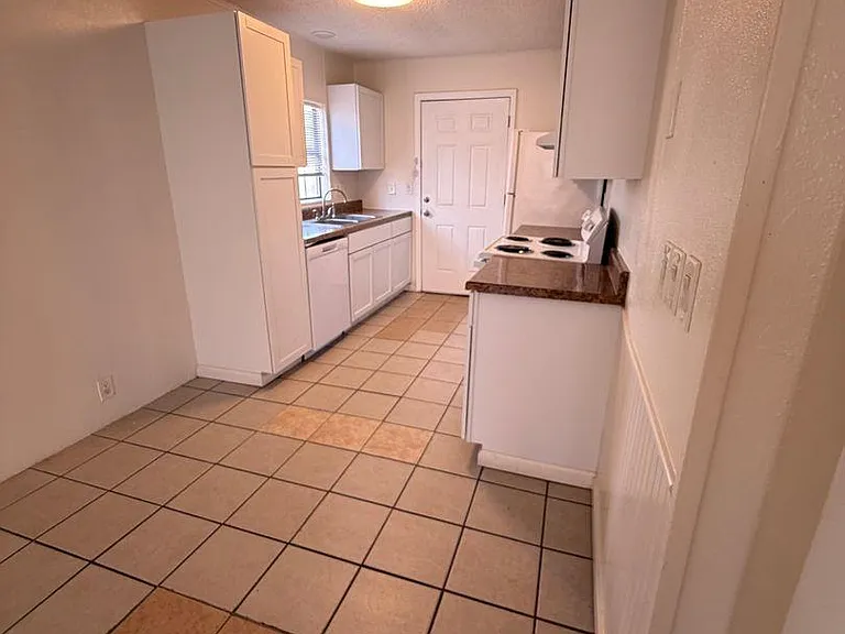 212 Aster St #A — Photo 3