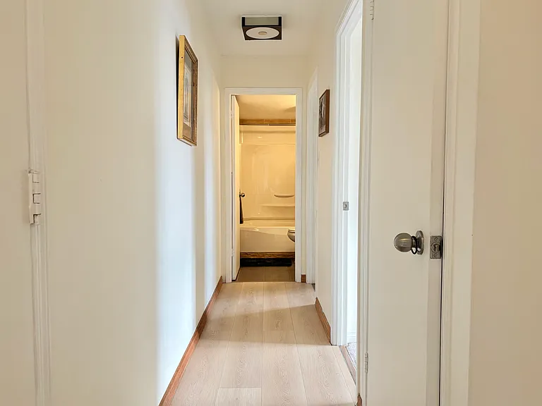 313 20th Ave SW #402 — Photo 26