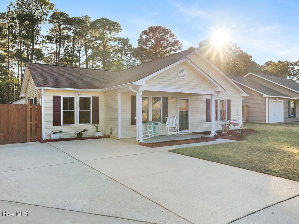 1st image of 528 Brewster Lane