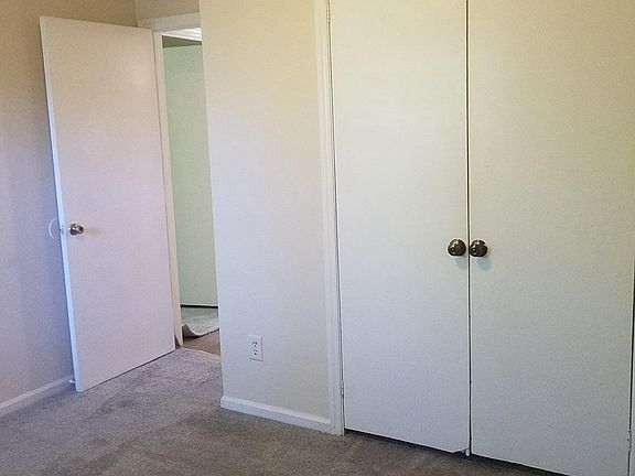 Master bedroom ( both bedrooms have new carpet )