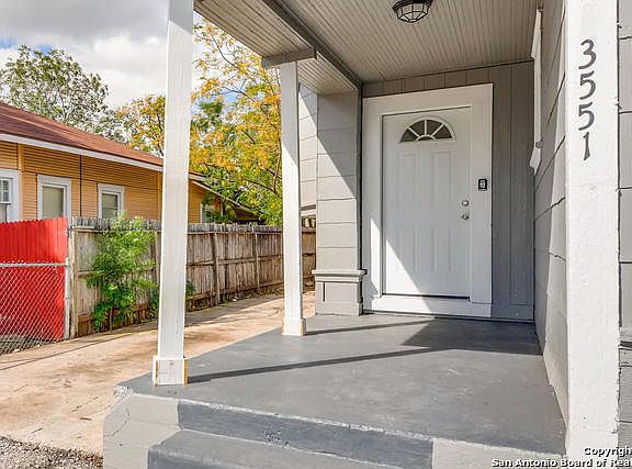 4th image of 3551 W Woodlawn Ave