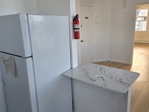 5th image of 537 27th St #D1