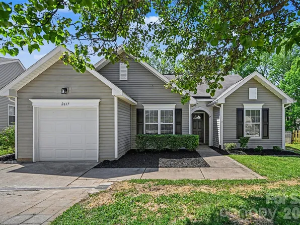2617 Forest Grove Ct, Charlotte, NC 28269