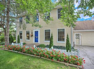 803 Surrey Rd, Monticello, IL 61856