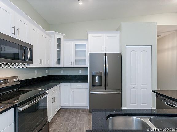 4th image of 709 NE 1st St