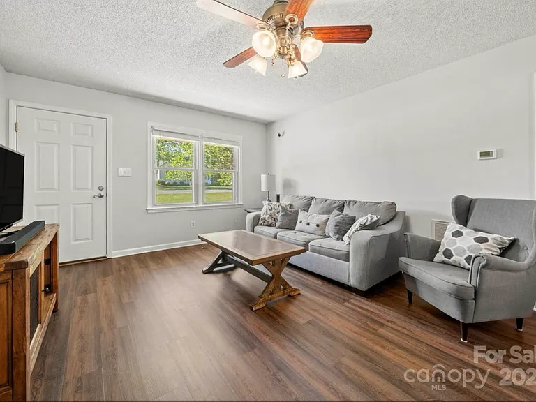 1428 Midlake Ave — Photo 7