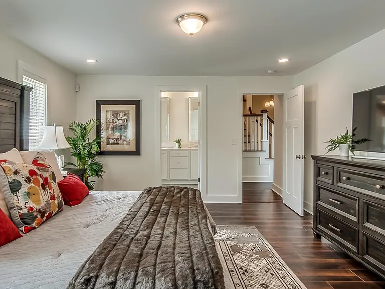 11 Waters Ave — Photo 18