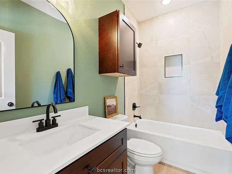 106 W 33rd St — Photo 15