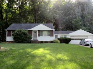 4676 Lansing Dr, North Olmsted, OH