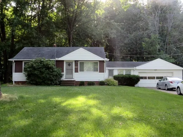 4676 Lansing Dr, North Olmsted, OH 44070