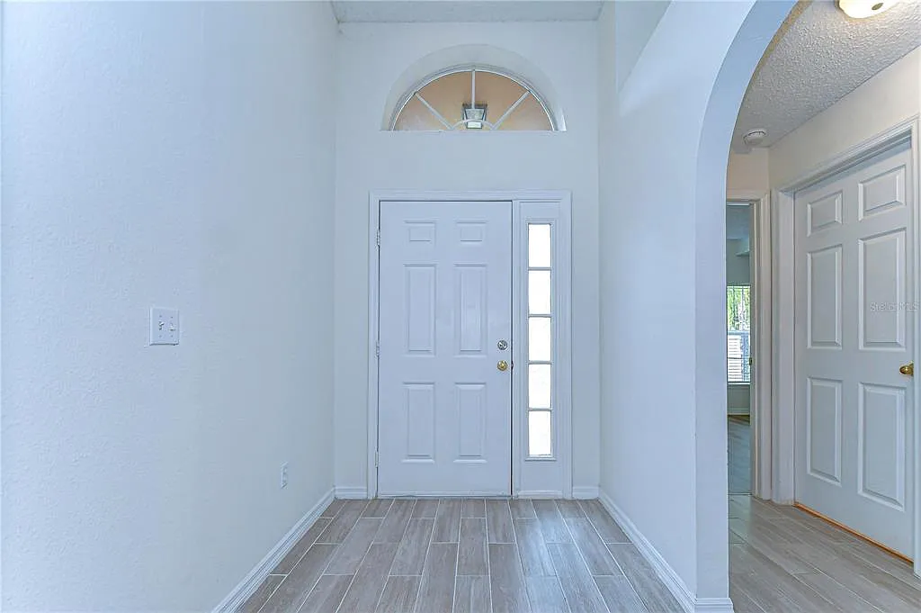 3 bed, 2.0 bath, 1874 sqft, $2,500 — Photo 4
