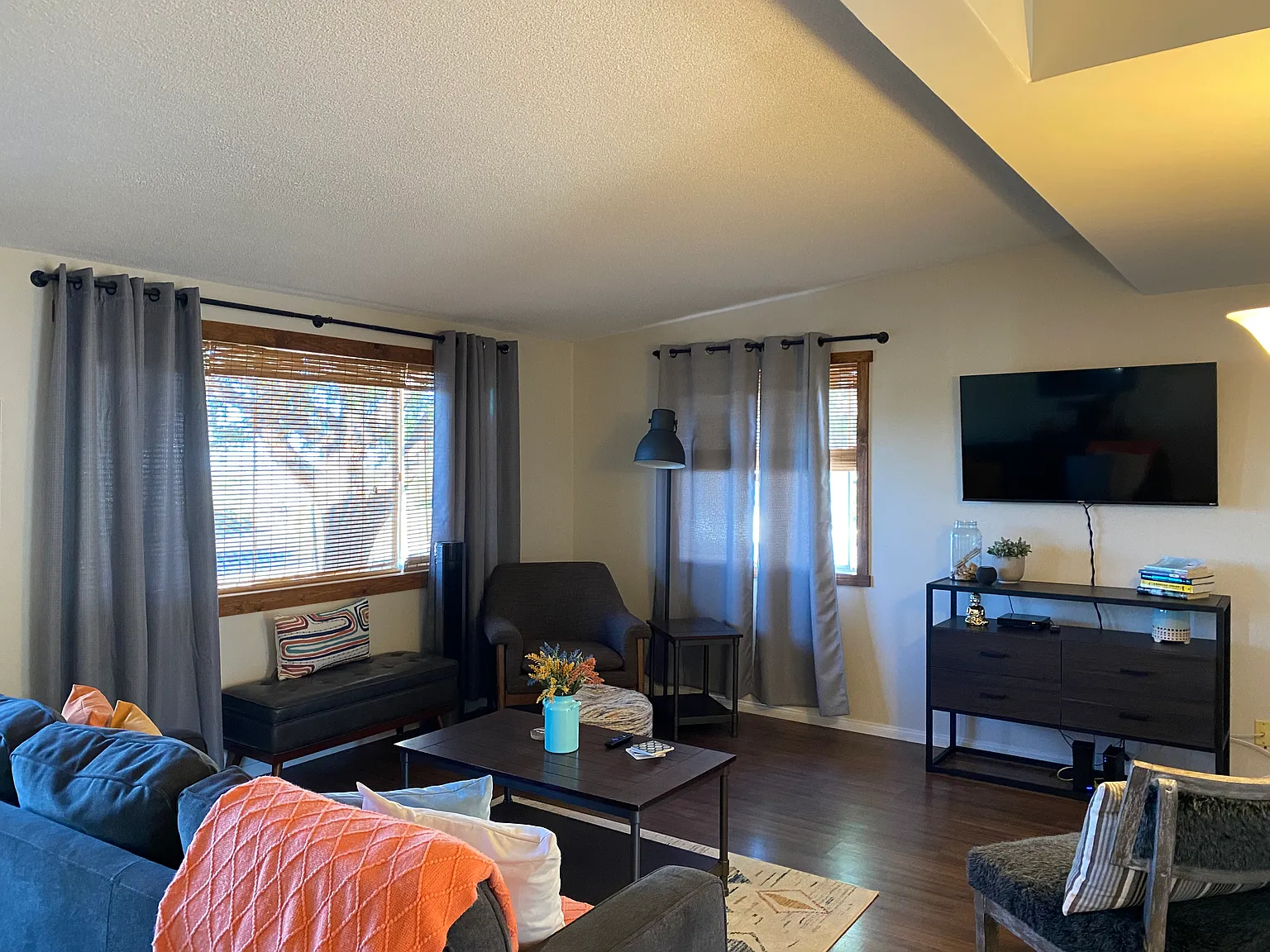2 bed, 930 sqft, $2,000 — Photo 3