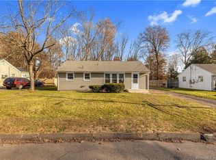 14 Cottage Grove Cir, Bloomfield, CT 06002