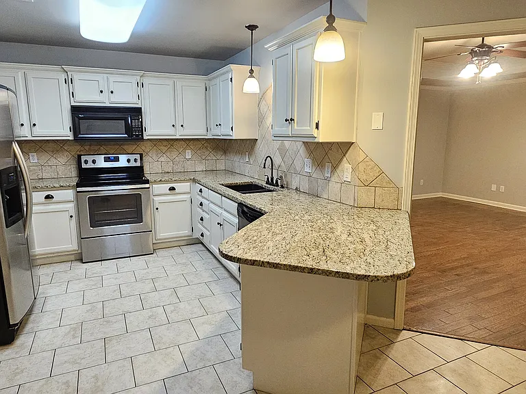 128 Plumdale Dr — Photo 3
