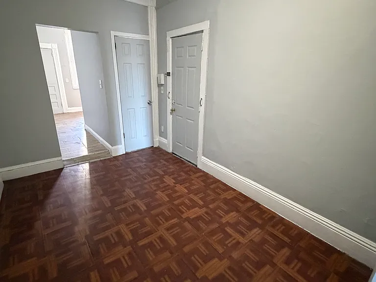 164 Waverly St #2L — Photo 3