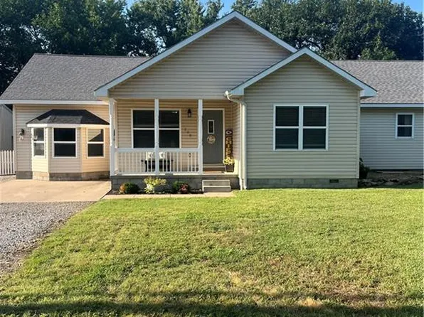 208 W Vermillion Rd, Pittsburg, KS 66762