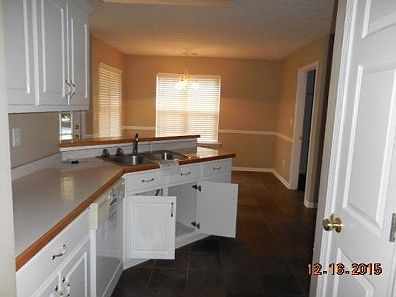 3rd image of 7130 Greenridge Dr
