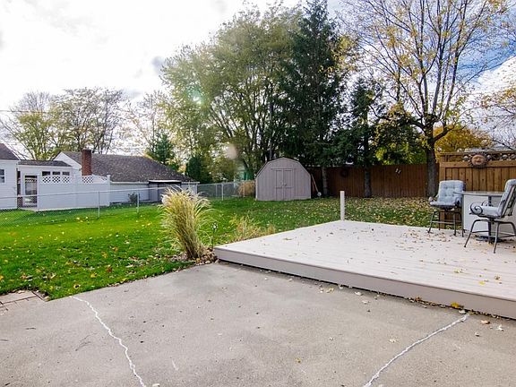 5th image of 320 Nichols Dr