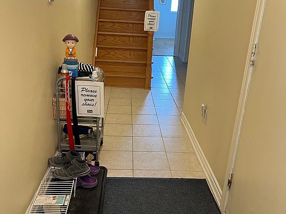 5th image of 9133 Bayview Ave #82