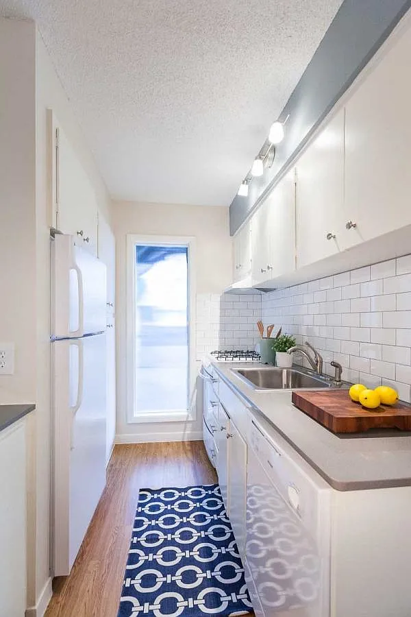 Building Photo - 102 W 38th St #106