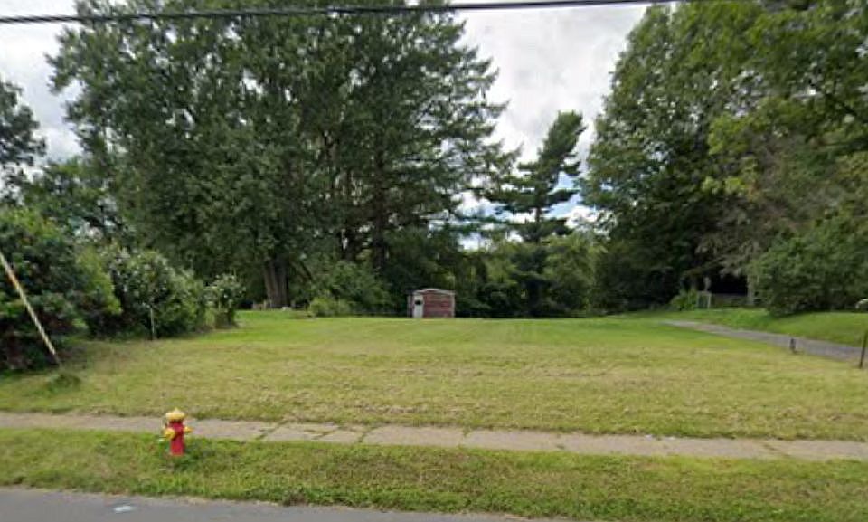 1st image of 552 Main St #E