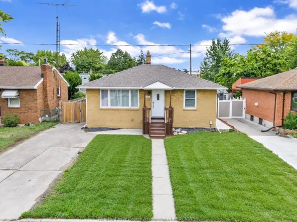 1202 Harrison Ave, Windsor, ON N9C 3J5