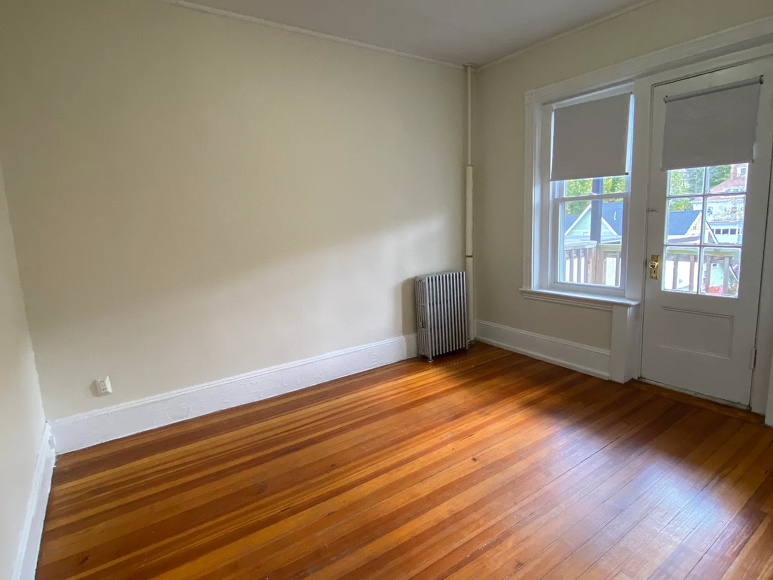 3 bed, 999 sqft, $3,200 — Photo 3