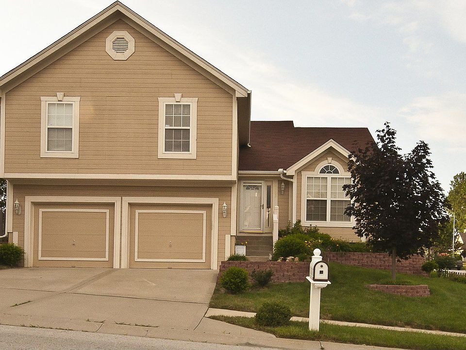 Fabulous find at 10302 NW 87th Street in KC MO!