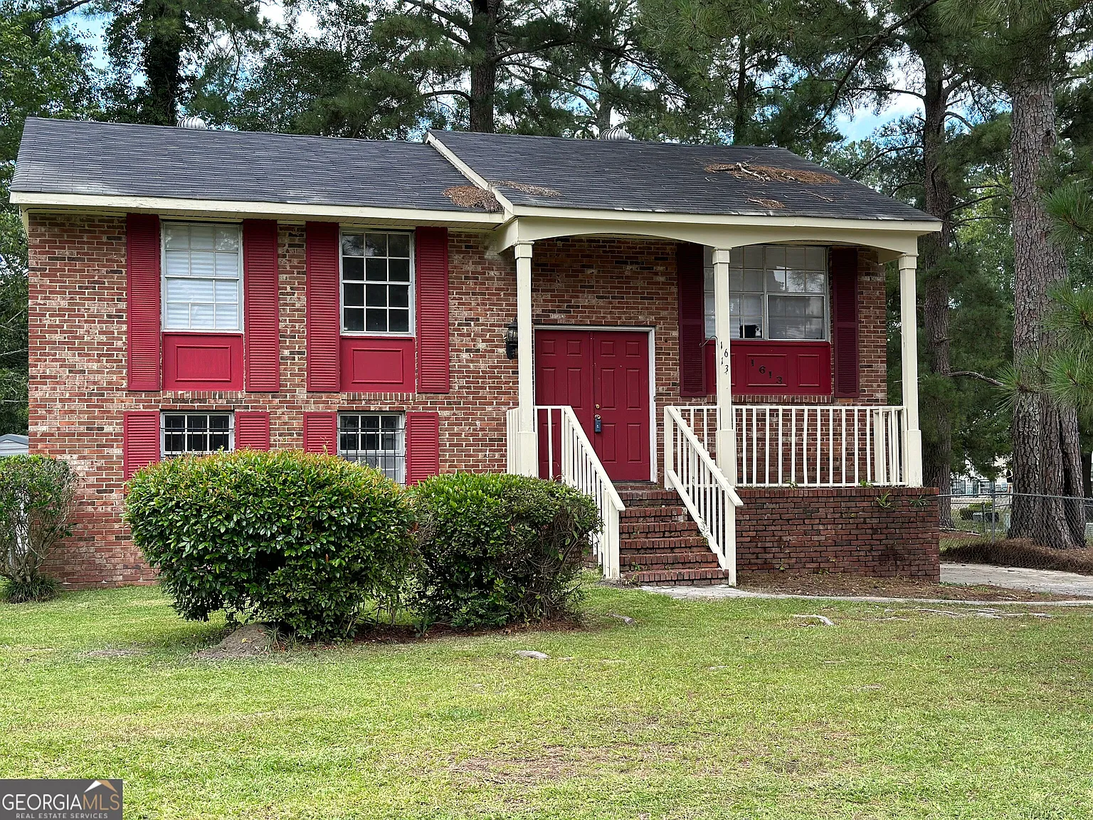 5 bed, 2.0 bath, 1850 sqft, $1,700 — Photo 1