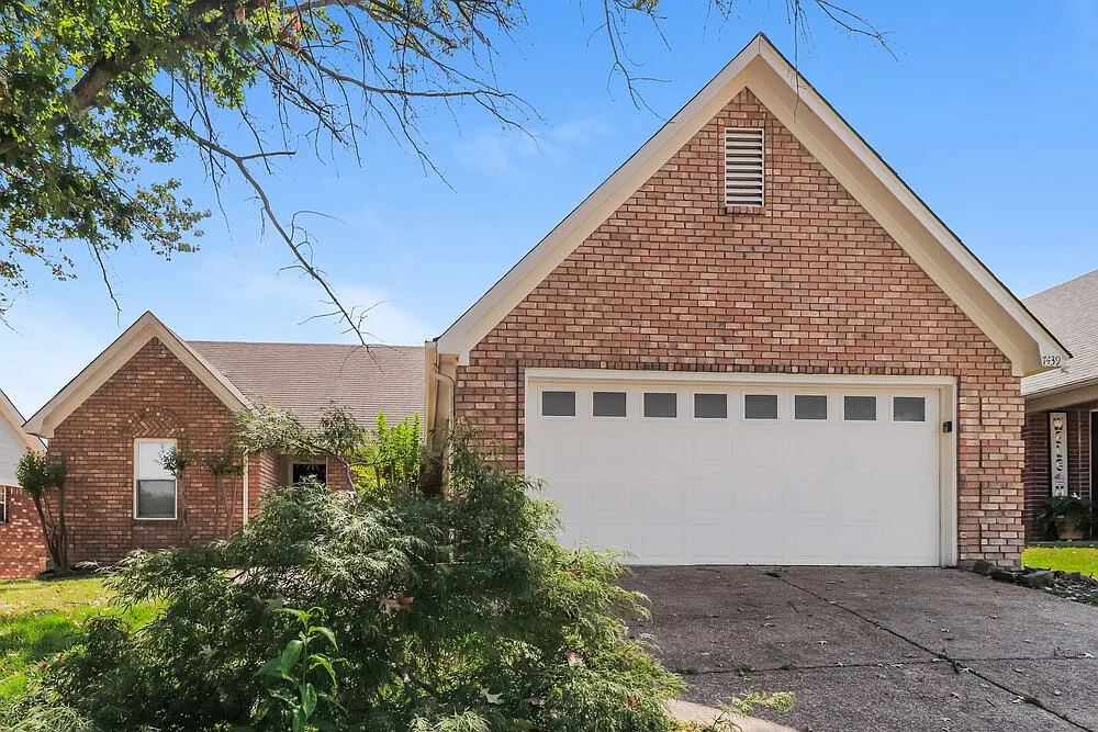 3 bed, 2.0 bath, 1419 sqft, $1,925 — Photo 1
