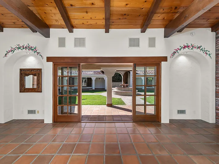 5443 Calzada Del Bosque — Photo 22