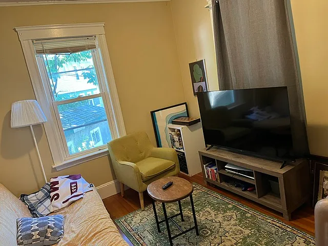 Small room/home office. NOT a bedroom.