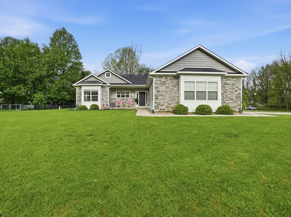 275 Patriots Lndg, Coatesville, IN 46121