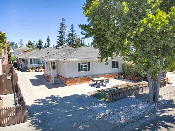 2nd image of 1567 Hawes Ct