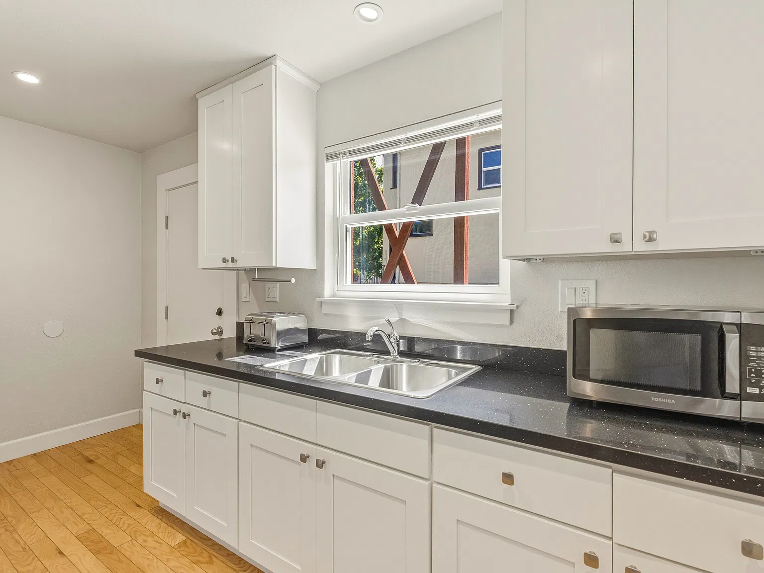 2529 Ellsworth St — Photo 4