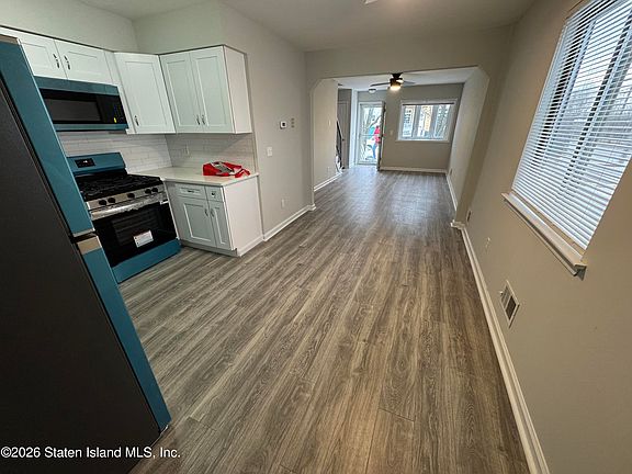 3rd image of 493 Doane Ave