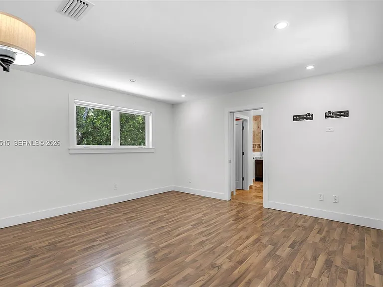 7711 SW 47th Ave — Photo 15