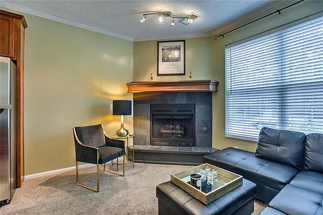 1st image of 903 W 41st Pl #903