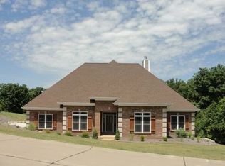 973 Cobblestone Dr, Washington, MO 63090