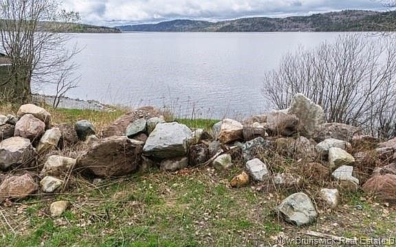 3rd image of 487 Gondola Point Rd