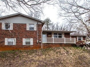 1125 W Cumberland Dr, Louisville, TN 37777
