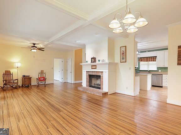 5th image of 444 Covered Bridge Rd